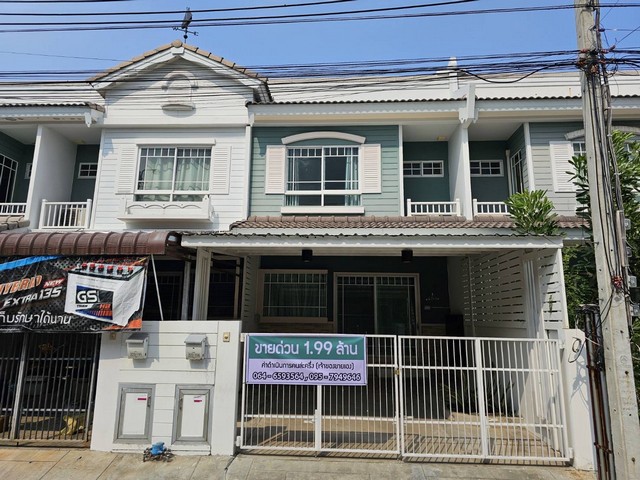 ขายทาวน์โฮมวิลลาจจิโอ บางนา (Villaggio Bangna) ราคาขาย 1.99 ล้านบาท เจ้าของขายเองไม่ผ่านนายหน้า  โทร. 064-6593564โครงการ : #วิลลาจจิโอบางนา (#VillaggioBangna)Brand: Land and Housesที่ตั้ง : เลขที่บ้าน 222/190 ซ. 2/2 ถนน บางนา-ตราด กม.26 ต.บางบ่อ อ.บางบ่อ จ.สมุทรปราการ ประเภท : ทาวน์โฮมสูง : 2 ชั้นเนื้อที่ : 18.1 ตารางวาพื้นที่ใช้สอย : 89.00 ตารางเมตรกว้าง : 5.00 เมตร ลึก : 89.00 เมตรห้องนอน : 2 ห้อง (ห้องน้ำในตัว)ห้องน้ำ : 3 ห้องจอดรถได้ : 1 คันทิศ : 