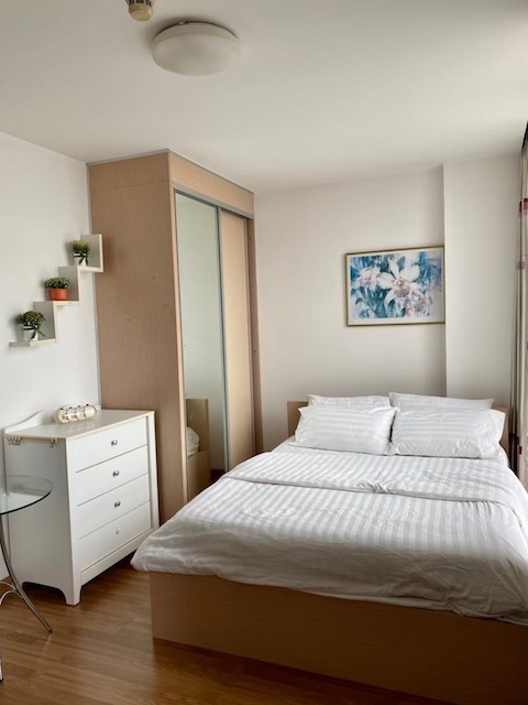 Ideo Mix Sukhumvit 103, nice, private, clean, 10th floor, BTS Udomsuk.***Service for selling/renting houses, condos and giving advice. If interested, contact at any time***Interested in additional details or pictures or making an appointment to see the room?Contact Ekachai (Aui)T. 089-799-5598Line ID: @auiauiaui001 (add @ in front too) (Agent Post)-------------------------------------------------- -------------Room type: 1 bedroom, 1 bathroomSize 24.21 sq m., 10th floor, Building ANew, clean room, beautifully decorated, ready to move in.details-------------------------------------------------- ------------Rental price: 10,000 baht per month-------------------------------------------------- ------------*Facilities worth using- Swimming pool (with Spa pool)– Fitness– Security guard, project CCTV, Key Card door– Garden (and resting pavilion)-------------------------------------------------- ------------*Nearby important places (Based on information from Google Map)1. Central Bangna 