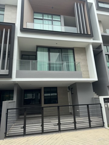 HS672ขายทาวน์โฮม 3 ชั้น โครงการเนอวานา ดีฟายน์ ศรีนครินทร์-พระราม 9 เดินทางสะดวกติดริมถนนกรุงเทพกรีฑาตัดใหม่ราคาขาย 12,000,000 บาทติดต่อ : คุณพร 0938091444 (เบอร์นี้แอดไลน์ได้คะ),โทร 0939833259ID Line : henghengpaulaรหัสประกาศ HS672ขายทาวน์โฮม 3 ชั้น โครงการเนอวานา ดีฟายน์ ศรีนครินทร์-พระราม 9Type B พื้นที่ใช้สอย 285 ตารางเมตร เนื้อที่ 34 ตารางวา3 ห้องนอน 3 ห้องน้ำ 1 ห้องแม่บ้าน1 ห้องทานข้าว 1 ห้องนั่งเล่น 1 ห้องน้