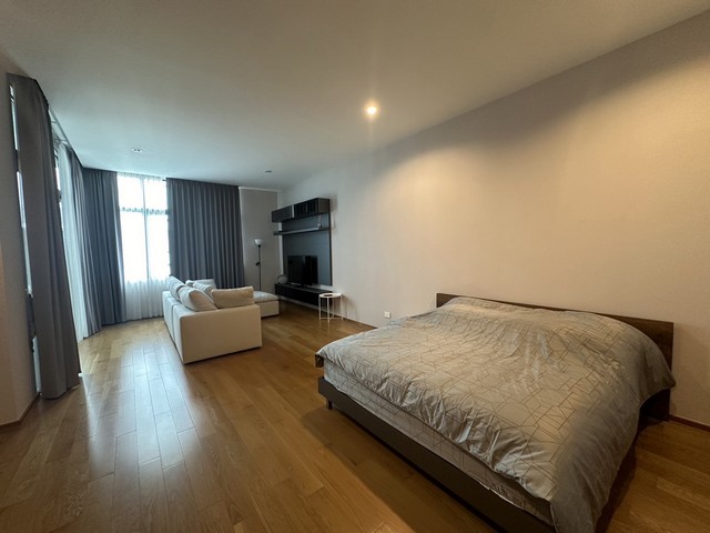 HS672ขายทาวน์โฮม 3 ชั้น โครงการเนอวานา ดีฟายน์ ศรีนครินทร์-พระราม 9 เดินทางสะดวกติดริมถนนกรุงเทพกรีฑาตัดใหม่