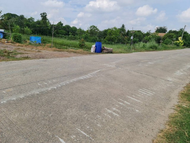 ขายที่ดิน 5 ไร่ โฉนด ฉ.5667 ต.บ่อเงิน อ.ลาดหลุมแก้ว จ.ปทุมธานี  เช่า 1500/ไร่/ปี ขาย ไร่ละ 800,000 บาท แบ่งโฉนดขาย ซื้อผ่อนเจ้าของได้ ที่ดินอยู่ใกล้สถานที่สำคัยมากมายแปลงนี้ข้อดี จุดน่าสนใจ บรรยากาศดี วิวดีได้วิวธรรมชาติ พื้นที่สวยอากาศดีโล่งโปร่งสบาย เหมาะแก่การทำการเกษตรเกษตรสวนผสม หรือสร้างบ้านหรือที่พักอาศัยได้อยู่ใกล้โรงเรียนวืทยาศาสตร์จุฬาภรณ์ราชวิทยาลัย ใ