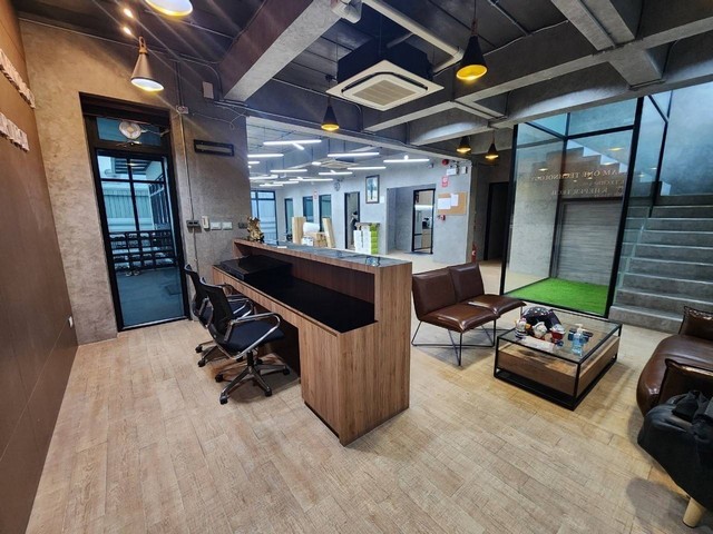 WW92mm ขาย ที่ดินพร้อมอาคารสำนักงานรวมที่พักอาศัย 4ชั้น ถนนสุขาภิบาล5 ซอย22 เข้าซอยเพียง 300 เมตร