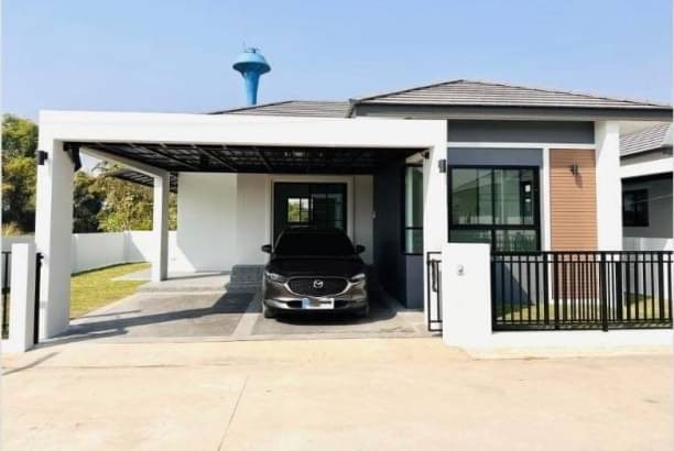 โซนสารภี ราคาเพียง 2,410,000 บาท 56.3 ตรว. #บ้านสร้างใหม่ชั้นเดียว #ดอนแก้ว #แปลงมุม ทำเลดี จากถนนใหญ่เพียง 800 เมตร วัสดุพรีเมี่ยม ของแถมจัดเต็ม ขนาดที่ดิน 56.3 ตารางวาพื้นที่ใช้สอย 118 ตร.ม.2 ห้องนอน 2 ห้องน้ำ2 ที่จอดรถเงื่อนไขพิเศษการรับจองฟรี-ค่าโอนกรรมสิทธิ์ (เท่ากับราคาซื้อขาย)-มิเตอร์ไฟ 15 Amp.-มิเตอร์น้ำฟรีถังเก็บน้ำ 1,000 ลิตร+ปั๊ม-มุ้งลวดหน้าต่าง-สนามหญ้ารอบบ้าน-กระจกแทมเปอ