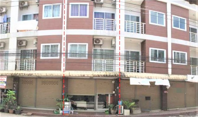 รายละเอียดเพิ่มเติมCode ID : PKK04-06421ราคาขาย              4,100,000 บาท- ขนาดพื้นที่ :     26 ตร.ว- พื้นที่ใช้สอย :   240 ตร.ม- จำนวนห้อง :   6 ห้องนอน 6 ห้องน้ำ (1 คูหา)- ที่จอดรถ :    1 คัน- อาคารพาณิชย์ :    3 ชั้น- อาคารพาณิชย์หันทางทิศ : -- อายุอาคาร :       10 ปีพิกัดทรัพย์    :     https://maps.app.goo.gl/deZZMYrP5FueNwEJ6สถานที่ใกล้เคียง- ใกล้โลตัส โกเฟรช ราชภัฎสุราษฎร์ธานี- ใกล้บิ๊กซี มินิถนนสร้างตนเอง 2 สุราษฏร์ธานี- ใกล้ตลาดนัดซอย 2- ใกล้วัดภูธ�