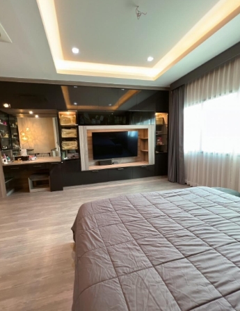 ขายทาวน์โฮม 3 ชั้น  เดอะ แลนด์มาร์ค เอกมัย – รามอินทรา เนื้อที่ 21.9 ตรว มี 3ห้องนอน4 ห้องน้ำ