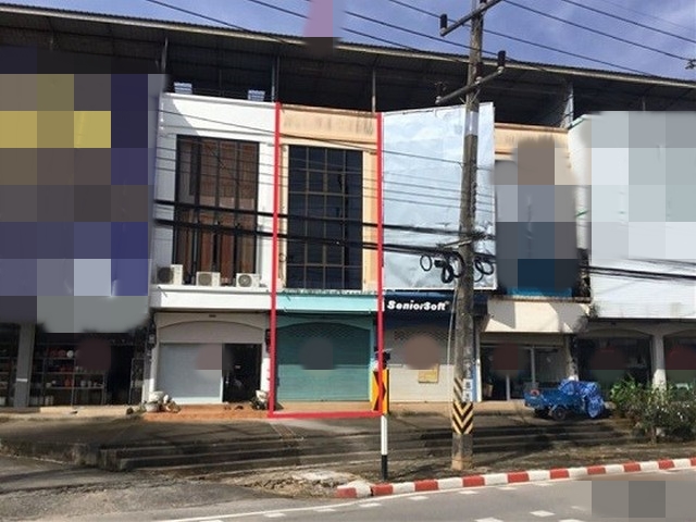 รายละเอียดเพิ่มเติมCode ID : PKK04-06136ราคาขาย        4,000,000 บาท- ขนาดพื้นที่ :    22.10 ตร.ว- พื้นที่ใช้สอย :  184 ตร.ม- จำนวนห้อง :  - ห้องนอน - ห้องน้ำ (มีดาดฟ้า)- ที่จอดรถ :   1 คัน  - อาคารพาณิชย์ :   3 ชั้น- อาคารพาณิชย์หันทางทิศ : -- อายุอาคาร :      18 ปีพิกัดทรัพย์ :      https://maps.app.goo.gl/PeaR6fMkA3uXRkSX6สถานที่ใกล้เคียง- ใกล้แม็คโคร สุราษฎร์ธานี- ใกล้บุญถาวร สาขาสุราษฎร์ธานี- ใกล้เมกาโฮม สุราษฎร์ธานี- ใกล้วิทยาลัยเทคโนโลยีดอนบ
