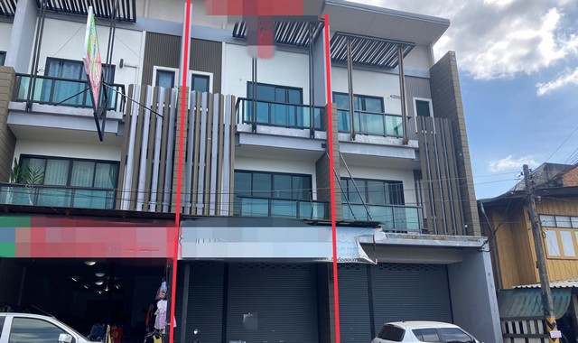 รายละเอียดเพิ่มเติมCode ID : PKK04-06105ราคาขาย        13,000,000 บาท- ขนาดพื้นที่ :    60.80 ตร.ว- พื้นที่ใช้สอย :  495 ตร.ม- จำนวนห้อง :  - ห้องนอน - ห้องน้ำ (2 คูหา)- ที่จอดรถ :   1 คัน  - อาคารพาณิชย์ :   3 ชั้น- อาคารพาณิชย์หันทางทิศ : -- อายุอาคาร :      11 ปีพิกัดทรัพย์ :      https://maps.app.goo.gl/aW9nnvPnksv9ESWq8สถานที่ใกล้เคียง- ใกล้ตลาดสดดอนนก- ใกล้ดูโฮม สาขา สุราษฎร์ธานี- ใกล้ตลาดสดเทศบาลนครสุราษฎร์ธานี- ใกล้ตลาดสำเภาทองสอบถามเพิ่มเติ�