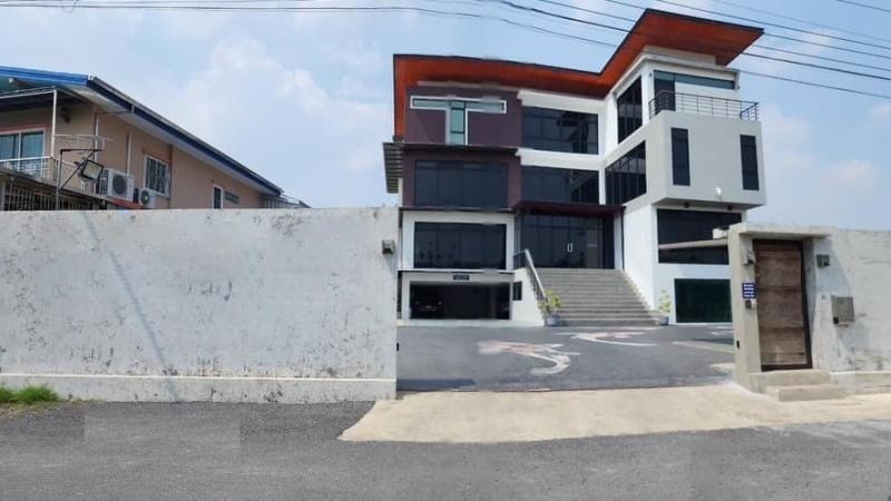 CC 1380  ขายสำนักงาน 4 ชั้น ย่านสุขาภิบาล 5  อยู่ใกล้ทางด่วน ประมาณ 600 เมตร