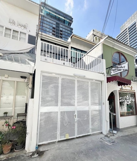 CC 1379  ให้เช่าทาวน์เฮ้าส์ 4 ชั้น รีโนเวทใหม่ ย่านใจกลางทองหล่อ   ใกล้ BTS ทองหล่อ