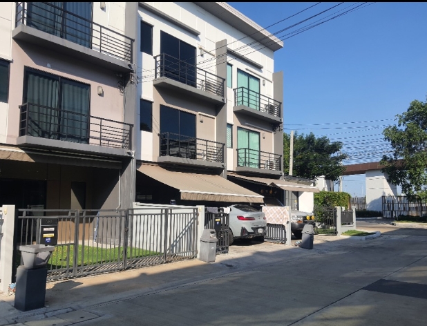  ให้เช่าและขายทาวน์โฮม บ้านกลางเมือง รามอินทรา  วัชรพล ติดกับทางลงทางด่วน ถ.สุขาภิบาล 5 (สายไหม-วัชรพล)