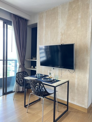 The Lumpini 24, clean, spacious, beautiful view, 19th floor, BTS Phrom Phong.***Service for selling/renting houses, condos and giving advice. If interested, contact at any time***Interested in additional details or pictures or making an appointment to see the room?Contact Ekachai (Aui)T. 089-799-5598Line ID: @auiauiaui001 (add @ in front)Room type: 2 bedrooms, 2 bathroomsSize 54 sq m., 19th floorNew, clean room, beautifully decorated, ready to move in.details-------------------------------------------------- ------------Rental price: 53,000 baht/month-------------------------------------------------- ------------* Complete electrical appliances- Air conditioning- fridge- TV- washing machine-------------------------------------------------- ------------*Facilities worth using– Swimming pool, fitness, sauna– Security guard, project CCTV, Key Card door– Stream, garden- library– Others (parking building, lobby, playground)-------------------------------------------------- ---------