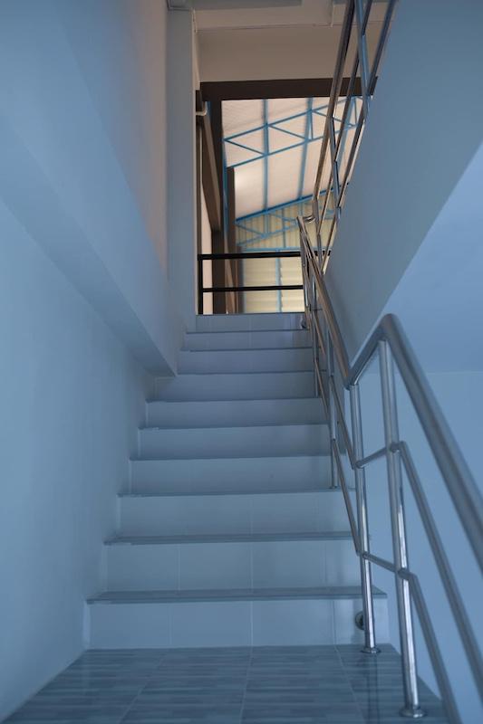 ขายโรงงานโกดัง 3 ชั้น พร้อมที่ดิน มีออฟฟิศ ซอยเทพกุญชร1 อ.คลองหลวง