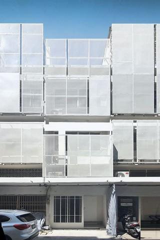  ให้เช่าอาคารพาณิชย์ 3.5 ชั้น พื้นที่ใช้สอย 220 ตารางเมตร   มีดาดฟ้า เหมาะทำออฟฟิศ คาเฟ่ ร้านอาหาร หรือพักอาศัย? ใกล้ BTS บางจาก