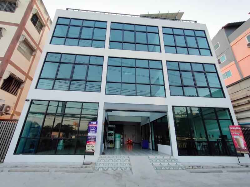 ขายสำนักงาน ออฟฟิศพระราม 2 บางบอน ติดถถนใหญ่ หลังคาติดโซล่าเซลล์ 10KW  ตึกพึ่งสร้างใหม่ เหมาะทำออฟฟิศ สำนักงาน โชว์รูม