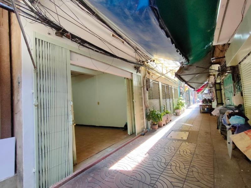 ขายตึกแถว.ใกล้สะพานหัน ริมคลองโอ่งอ่าง  2 คูหา   2 ชั้น  รวม 12 .8 ตรว.ติดพาหุรัด  เหมาะสำหรับทำร้านอาหาร ร้านนั่งชิลล์