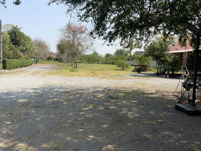 ขายที่ดิน 8 แปลง เนืัอที่ดิน 2-0-71 ไร่ พร้อมอาคารร้านกาแฟ 1 หลัง และ บ้านน๊อคดาวน์ 1 หลัง