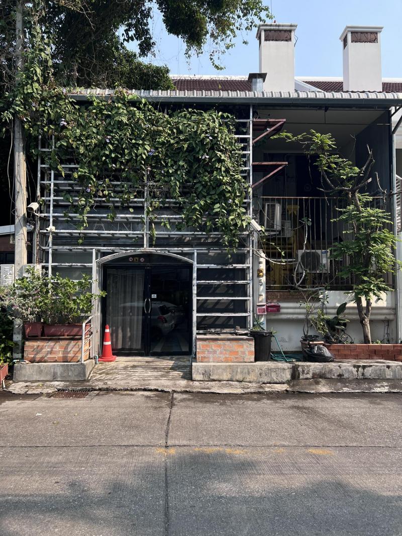 SC000358ขายtownhouse ศิริมังคลาจารย์ ซอย5 สถานที่พร้อมเปิดธุรกิจ ร้านอาหาร ผับ บาร์ ได้เลย ข้างบนมี rooftop เห็นวิวดอยสุเทพ ติดหลังคาให้เรียบร้อยโลเคชัน: ถนน ศิริมังคลาจารย์ ซอย5 ต.สุเทพ อ.เมืองขนาดที่ดิน    :  -     ตารางวาพื้นที่ใช้สอย  :   420    ตารางเมตรขนาดบ้าน    :  4 ชั้นประเภทบ้าน  :   4  ห้องนอน    4   ห้องน้ำห้องแม่บ้าน  :    ที่จอดรถ      :  ราคาขาย 16,000,000สถานที่ใกล้เคียง5นาที จากห้างเมญ่า5นาที โรงพ