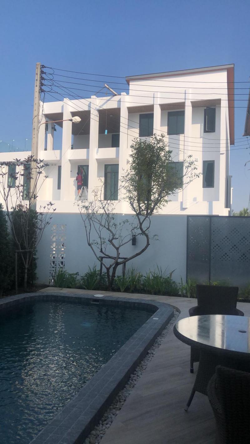 SC000359ขายพูลวิลล่า ในโครงการพิมุกต์ 3 เชียงใหม่โลเคชัน       : สันพระเนตร สันทราย เชียงใหม่ขนาดที่ดิน    :   86.6 ตารางวาพื้นที่ใช้สอย  :  500 ตารางเมตรจำนวนชั้น    :        2      ชั้นประเภทบ้าน  :       6ห้องนอน  7ห้องน้ำ ที่จอดรถ      :       2ราคาขาย :  17,900,000 บาท โอนคนละครึ่งสถานที่ใกล้เคียง-  มหาวิทยาลัยพายัพ-  เซนทรัลเฟสติวัล-  โรงพยาบาลกรุงเทพ-  ตลาดสด กาดสามแยก-  บิ๊กซีเอ็กตร้า-  แม็คโครสนใจติดต่อ Line @shoriass