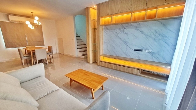 บ้านหรู 2 ชั้น ให้เช่า 36ตรว แกรนด์ พลีโน่ นานาชาติคอนคอร์เดียน เมกะ บางนา 185ตรม. เฟอร์ครบ พร้อมอยู่ 3นอน 3น้ำ 2จอดรถ 3แอร์  MRTศรีลาซาล