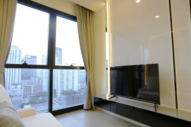 Ashton Asoke, beautiful view, clean, livable, 17th floor, BTS Asoke.***Service for selling/renting houses, condos and giving advice. If interested, contact at any time***Interested in additional details or pictures or making an appointment to see the room?Contact EkachaiT. 089-799-5598Line ID: @auiauiaui001 (add @ in front) (Agent Post)-------------------------------------------------- ------------Room type: 1 bedroom, 1 bathroomSize 31 sq m., 17th floorClean room, beautifully decorated, ready to move in.details-------------------------------------------------- ------------Rental price: 30,000 baht per month-------------------------------------------------- ------------*Facilities worth using- Social Club- Sauna room- library- Fitness- Sky Lounge-------------------------------------------------- ------------*Nearby important places (Based on information from Google Map)- BTS Asoke- EMQUATIER/ EMPORIUM/ EMSPHERE- Interchange Tower- The Westin Grande Sukhumvit Bangkok Hotel- Bumrungrad H