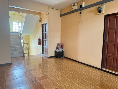 อพาร์ทเม้นท์ ขนาด 4 ชั้น เนื้อที่ 113 ตารางวา ถนนลาดพร้าว 64 แยก 10 แขวงวังทองหลาง เขตวังทองหลาง กรุงเทพมหานคร