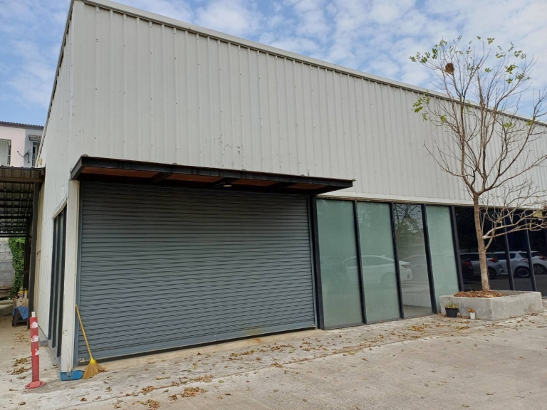 CH931 ให้เช่าโกดังขนาดเล็ก ย่านพัฒนาการ 44 ขนาด 84 ตรม.ให้เช่าโกดังขนาดเล็ก ขนาด 84 ตรม. ย่านพัฒนาการ 44 มีห้องพักและสำนักงาน ติดต่อสถานที่ 094-5695997 ชาญครับราคาเช่า 27,000 บาท ต่อเดือนประกัน2 เดือน ล่วงหน้า 1 เดือนรานละเอียดเพิ่มเติม- ขนาดพื้นที่ 8*8 เมตร : 64 ตรม.- ส่วนสำนักงาน ห้องพักขนาด 20 ตรม.- ค่าน้ำ 18 ยาท ค่าไฟ 7 บาทที่ตั้ง ถนนพัฒนาการ แขวงสวนหลวง เขตสวนหลวง กรุงเทพมหานคร* * ติดต่อ : ค