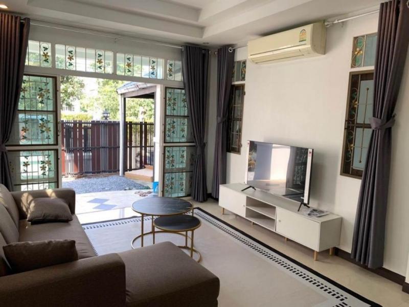 ให้เช่าบ้านแฝด 2 ชั้น ขนาดใหญ่ ย่านลาดพร้าว 101 มีเฟอร์นิเจอร์