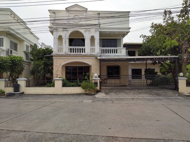 ขายบ้านเดี่ยว 2 ชั้น หลังมุม 91 ตรว. หมู่บ้านสวนหลวงวิลล์ 1 ถนนเฉลิมพระเกียรติ ร.9 ซอย28 ตรงข้ามสวนสาธารณะ ใกล้สวนหลวง ร.9 