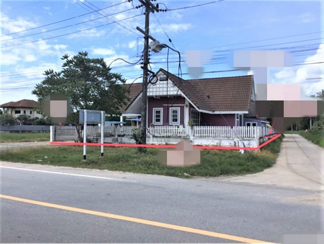 รายละเอียดเพิ่มเติมCode ID : PKK02-16233ราคาขาย         2,639,000 บาท- ขนาดพื้นที่ :  211.30 ตร.ว (2 งาน / 11.30 ตร.ว)- พื้นที่ใช้สอย :   165 ตร.ม- จำนวนห้อง :    3 ห้องนอน 3 ห้องน้ำ - ที่จอดรถ :     1-2 คัน- บ้านเดี่ยว :     1 ชั้น- บ้านเดี่ยวหันทางทิศ : -- อายุอาคาร :   16 ปีพิกัดทรัพย์  :     https://maps.app.goo.gl/7UGLBie3MmMZkyWN9สถานที่ใกล้เคียง- ใกล้โลตัส ประจวบคีรีขันธ์- ใกล้แม็คโคร ประจวบคีรีขันธ์- ใกล้โรงเรียนประชาพิทักษ์- ใกล้โรงเรียนห้วยยางวิทยา�