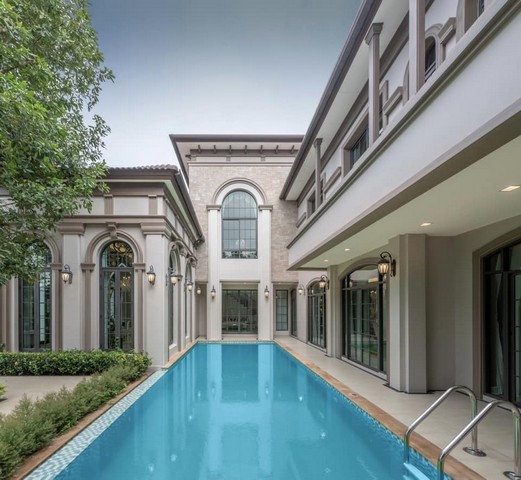 ขายบ้านหรูใหญ่สุดในโครงการ 277.7 ตรว. The Grand Pinklao ถนนบรมราชชนนี ติดถนนใหญ่ มีประตูเข้าโครงการ 2 ชั้น เฟอร์หรูพร้อมอยู่ พร้อมสระว่ายน้ำ