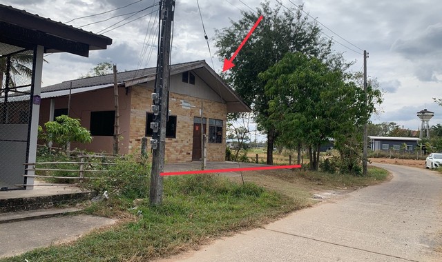   รายละเอียดเพิ่มเติม Code ID : PKK02-15034  ราคาขาย 1,379,000  บาท- ขนาดพื้นที่ :   100.00 ตร.ว.- พื้นที่ใช้สอย :   160 ตร.ม- จำนวนห้อง :  3 ห้องนอน 1 ห้องน้ำ  - ที่จอดรถ :    1   คัน- บ้านหันทางทิศ : - พิกัดทรัพย์ : https://maps.app.goo.gl/JvsdJyEmdwzcJhnn9    สถานที่ใกล้เคียง- ใกล้มินิบิ๊กซี- ใกล้ตลาดสันติสุข ตลาดสันติสุข 2 บ้านปลาดุก - ใกล้ โรงพยาบาลส่งเสริมสุขภาพตำบลขามใหญ่- ใกล้แมคโดนัลด์ อุบลสแควร์ อุบลราชธานี   สอบถามเพิ่มเติม/นัดชม