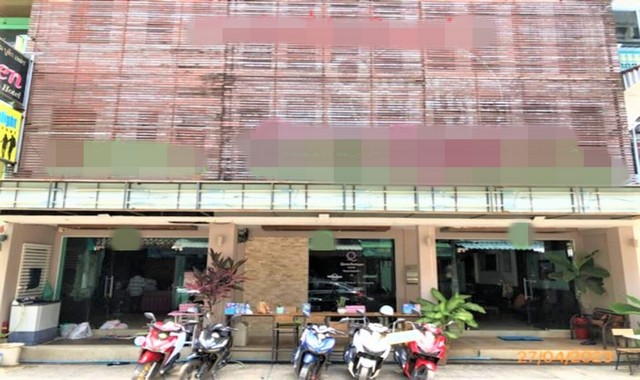 รายละเอียดเพิ่มเติมCode ID : PKK04-06377ราคาขาย          33,810,000 บาท- ขนาดพื้นที่ :    48 ตร.ว- พื้นที่ใช้สอย :   540 ตร.ม- จำนวนห้อง :   15 ห้องนอน 15 ห้องน้ำ (3 คูหา) - ที่จอดรถ :    1 คัน- อาคารพาณิชย์ :    3 ชั้น- อาคารพาณิชย์หันทางทิศ : -- อายุอาคาร :       29 ปีพิกัดทรัพย์   :  https://maps.app.goo.gl/TXWYZeYaAgFb56T29สถานที่ใกล้เคียง- ใกล้โลตัส เอ็กซ์เพรส ตลาดดาว - ใกล้โลตัส เอ็กเพรส สาขาหน้าทอน  - ใกล้โลตัส เกาะสมุย- ใกล้โรงพยาบาลกรุงเทพสมุยสอบ�