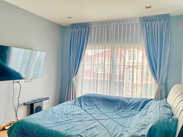 ลาดพร้าว-เกษตรนวมินทร์  แกรนดิโอ ตลาดปัฐวิกรณ์ ให้เช่าบ้านเดี่ยวหรู 2 ชั้น  50ตรว. 220ตรม. ตกแต่งพร้อมอยู่ 4นอน 4น้ำ 3จอดรถ 4แอร์ MRTสัมมากร