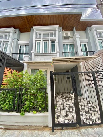 RTJ1605ให้เช่าทาวโฮมย่านประเวศ  Motorway ใกล้เมกาบางนา สวนหลวง ร.9  โกลเด้นท์ทาวน์ 3 บางนา-สวนหลวงเนื้อที่16 ตร.ว.  3 ห้องนอน, 2 ห้องน้ำ 1ที่จอดรถ สนใจติดต่อคุณเจี๊ยบ 092--851-6969Line:keti2522ราคาเช่า 20,000/เดือน สัญญา 1 ปี ถนนเลียบวงแหวนรอบนอก แขวงดอกไม้ เขตประเวศ กทม.fully furnished พร้อมอินเตอร์เนต Fiber high speed  พร้อมอยู่เฟอร์นิเจอร์ ครบครัน สวยงามมากสะอาด1 ห้องอเนกประสงค์, 1 ห้องครัว, 1 ห้องนั่งเล่นพร้อมโซนรับ