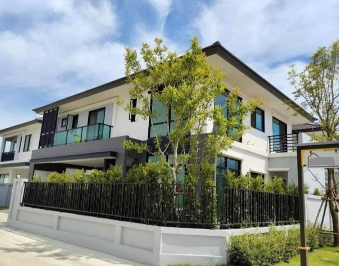 ให้เช่าและขาย บ้านเดี่ยว 2ชั้น บริทาเนีย บางนา กม.26 มี 5 ห้องนอน 5 ห้องน้ำ