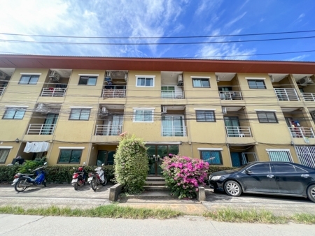 Unbeatable Deal! Top-Floor Condo for Sale **FREE HOLD PROPERTY**Urgent Sale! Just 4 Minutes from the Beach.Priced at Only 850,000 Baht (Assessed Value 1,xxx,xxx)** Great Investment Opportunity for Profitable Long-Term Rentals **.Location: T. Mae Nam, Soi 6, Ko Samui, Surat Thani.Just 1.2 km from the BeachPrime Location near Main Road for Easy AccessOnly 300 meters away!.Details:Living Space of up to 30 square meters1 Bedroom | 1 Bathroom | KitchenBalcony for Cool Breezes and Beautiful ViewsComes with Free Furniture Package(Air Conditioner | Bed | Wardrobe | Kitchen Counter, etc.).For More Information or to Schedule a Viewing, Contact Us at:Tel: 089-633-1978Tel: 095-274-5309Whatsapp: +66 89 633 1978Whatsapp: +66 95 274 5309.Please schedule a viewing in advance. .#SuratThaniCondo #CondoForSale #KoSamui #SuratThaniProperty #RealEstate #Promotion #SpecialPrice #WaterfrontProperty #FullyFurnished #SamuiAccommodation #SamuiStay