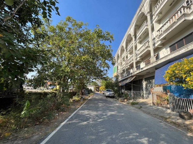 ขายอาคารพาณิชย์ 3 ชั้น 19 ตร.วา ติดถนนหลัก  ในตัวเมืองสุพรรณ  ZB037