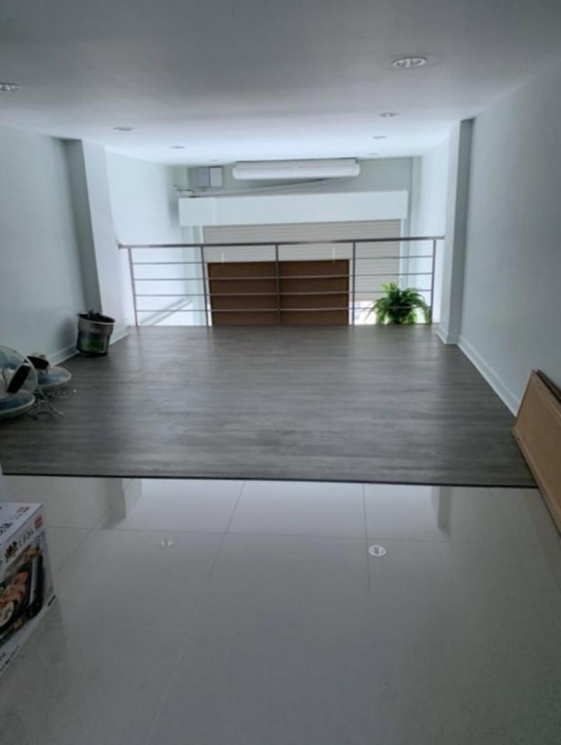 ให้เช่าอาคาร 4.5ชั้น  ใกล้ BTSอุดมสุข ติดถนนสุขุมวิท103 อุดมสุข บางนา เนื้อที่ 28 ตารางวา พื้นที่ใช้สอย 250ตารางเมตร 4 ห้องนอน 4 ห้องน้ำ