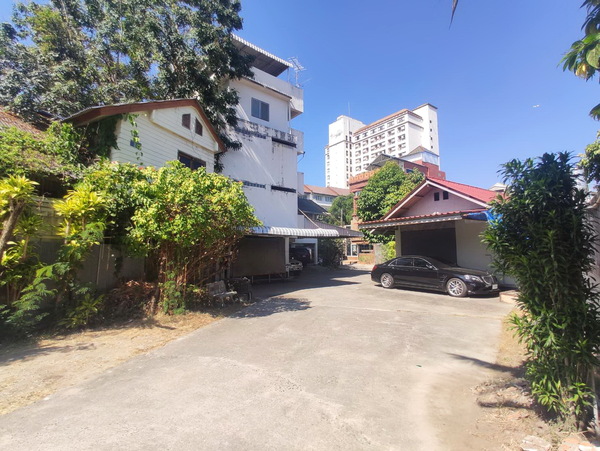 (ขาย) ที่ดินพร้อมสิ่งปลูกสร้าง หน้าประตูท่าแพ (ที่สุดท้ายไม่มีอีกแล้ว)