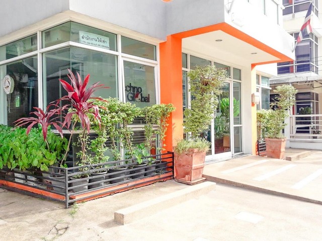 ขายอาคารพาณิชย์ 5 ชั้น 655 ตรม. มีลิฟท์ ถนนนวลจันทร์ ตรงข้ามวัดนวลจันทร์ ติดเลียบด่วนรามอินทรา ใกล้รถไฟฟ้า ** ขายต่ำกว่าราคาประเมิน