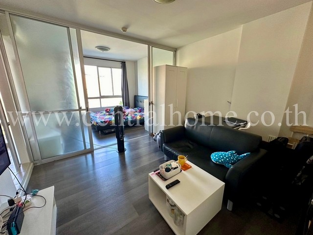 รหัสทรัพย์ : 5070ดีคอนโด แคมปัส รีสอร์ท รังสิต เฟส 1 อาคาร D ( อาคารแรกหน้าโครงการ )ที่ตั้ง :  ถนนเชียงราก ตำบล คลองหนึ่ง อำเภอคลองหลวง ปทุมธานี 12120รายละเอียดทรัพย์ - คอนโดสูง 8 ชั้น, อยู่ชั้นที่ 5, อาคาร D ตึกอยู่หน้าสุดของโครงการ- ขนาดพื้นที่ 29.93 ตารางเมตร- 1 ห้องนอน, 1 ห้องน้ำ, 1 ห้องครัว- ระเบียงอยู่ทางทิศเหนือ- เฟอร์นิเจอร์ครบ พร้อมอยู่- ตั้งอยู่บนถนนเชียงรากฝั่งตรงข้ามมหาว