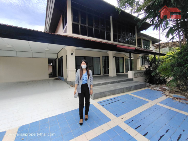 รายละเอียด  ให้เช่าบ้านเดี่ยว 2 ชั้น เนื้อที่ 400 ตร.ว พื้นที่ใช้สอย 650 ตร.ม 6ห้องนอน 5ห้องน้ำ เฟอร์ครบ ถนนพัฒนาการ 30 -อ่อนนุช17 ราคาเช่า 170,000 บ/ด   เส้นทางคมนาคม ถนนสุขุมวิท77 อ่อนนุช 17  (ซ.ทองหล่อ ซ.เอกมัย ) ถนนพระราม 9 (ซ.อโศก) ถนนเพชรบุรี ถนนศรีนครินทร์ มอเตอร์เวย์ วงแหวนกาญจนารถไฟฟ้า BTS อ่อนนุช รถไฟฟ้า BTS บางจาก สนามบินสุวรรณภูมิ  สิ่งอำนวยความสะดวก คลับเฮ้าส์สสระว่ายน้ำ ฟิตเน