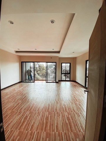 ให้เช่าอาคารพาณิชย์ 42 ตร.ว. หลังมุม สี่แยกรามอินทรา 19