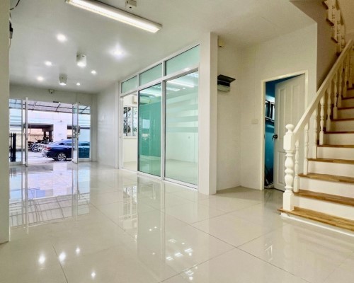 ให้เช่าทาวน์โฮมลาดพร้าว41เฟอร์นิเจอร์บางส่วนมี4นอน2น้ำราคาเช่าเดือนละ32,000บาทติดBTS