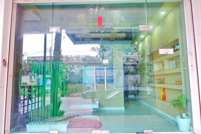 ใกล้ถนน.ศรีนครรินทร์ 200ม. ศรีด่าน 16-24 บางพลี  MRTศรีแบริ่ง ตรงปก!  Makro Big C ให้เช่าอาคารพาณิชย์ 3.5 ชั้น 5แอร์ 18ตรว.สมุทรปราการ