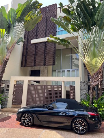 รหัสทรัพย์   K605 ขาย  The Loft Sathorn ทาวเฮาท์ใจกลางเมืองพิกัดสาทร 1 ซอยเมฆสวัสดิ์ขนาดที่ดิน 39ตรว. พื้นที่ใช้สอย 390ตรม.มี 5 ชั้น รวมชั้นลอย 3 ห้องนอน 3 ห้องน้ำ ห้องน้ำแขก ห้องนอนแบะห้องน้ำสำหรับแม่บ้านบ้านมาพร้อมชุดครัว build inมีที่จอดรถ 3 คันราคา  36,000,000  บาท----------------------------------------------------ติดต่อสอบถามเพิ่มเติมคุณโอ๋ : 091-006-7725ID : @139bryrmหรือคลิกลิ้งค์ข้างได้เลยครับhttps://lin.ee/dn2Vmub# รับฝากขาย,เช่า บ้าน คอนโด ที่