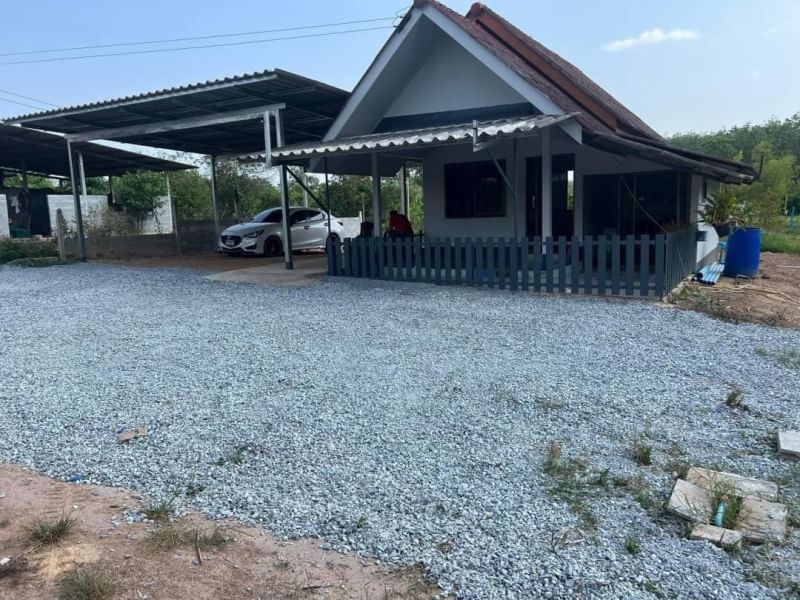 ขายบ้านสวนทุเรียน ติดคลองปากน้ำกระแส บรรยากาศดี ร่มรื่น ลมพัดผ่านเย็นสบายทัังวัน จังหวัดระยองที่ตั้ง : ตําบลชําฆ้อ อําเภอเขาชะเมา จังหวัดระยองhttps://maps.app.goo.gl/CFM6VbpyckY1SQYSAขนาดพื้นที่ : ประมาณ  2 ไร่ รายละเอียดทุเรียน 2 ปี30ต้น ทุเรียน 4-6 ปี 4ต้นเงาะ ให้ผลผลิต มังคุด ลองกอง ละมุด อื่นๆไฟฟ้า ปะปา บาดาล พร้อมใช้ห่างสุขุมวิท3กิโลห่างจากลาดยาง 100 เมตรบ้านมีเลขที่83/3 อ.แกลงต.ซำฆ้อ อ.เ