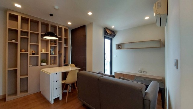 SCDOP016 ขาย คอนโด ดิ เอซ เอกมัย 12 ราคา3,900,000 บาทขายถูกที่สุด คอนโด The ACE เอกมัย ใกล้รถไฟฟ้า BTS เอกมัย เฟอร์ครบ แต่งสวยรายละเอียด- พื้นที่ 42.83 ตรม.- ชนิด 2 ห้องนอน 1 ห้องน้ำ- ชั้นที่ 4 จากทั้งหมด 8 ชั้น- หันทิศเหนือ วิวไม่บล๊อค- เฟอร์ครบ แต่งสวย: - ม่านกั้นแสงยูวีทั้งห้อง- Built-in ตู้รองเท้า ตลอดแนวทางเดิน- Built-in เคาน์เตอร์ครัวพร้อมซิ้งค์น้ำ เตาไฟฟ้าและเครื่องดูดควัน- แอร์ Daikin 3 ตัว- Built-in ชั้นวา�