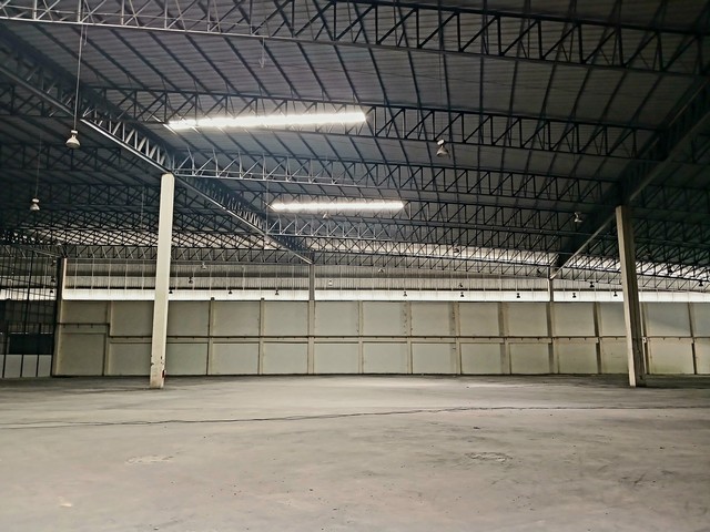 ให้เช่า คลังสินค้าบนถนนสุขุมวิท(สายเก่า) อำเภอ บางปะกง จังหวัดฉะเชิงเทรา