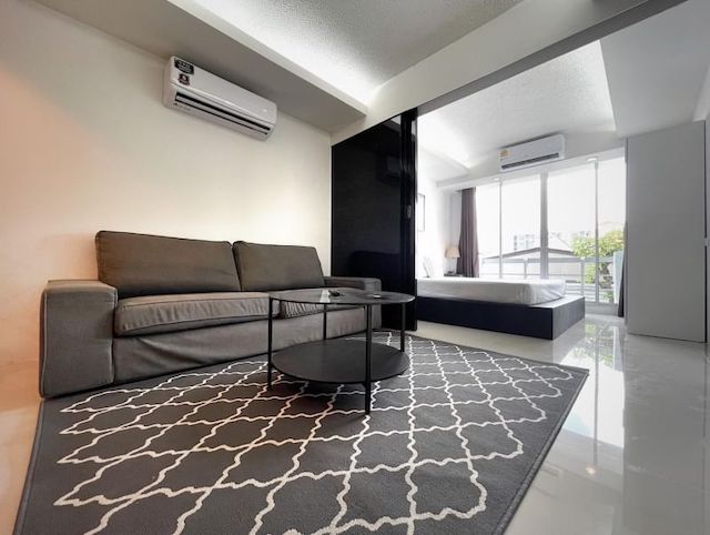 The Waterford Sukhumvit 50, spacious, safe, 2nd floor, BTS On Nut.***Service for selling/renting houses, condos and giving advice. If interested, contact at any time***Interested in additional details or pictures or making an appointment to see the room?You can contact Ekachai (Aui).T. 089-799-5598Line ID: @auiauiaui001 (add @ in front)-------------------------------------------------- ------------Room type: 3 bedrooms, 2 bathroomsSize 66 sq m., 2nd floor, Building 2Clean room, beautifully decorated, ready to move in.details-------------------------------------------------- ------------Rental price: 20,000 baht per month-------------------------------------------------- ------------* Complete electrical appliances- Air conditioning- fridge- TV- washing machine-------------------------------------------------- ------------*Facilities worth using– Lobby- swimming pool– Fitness– Relaxation garden-------------------------------------------------- ------------*Nearby important places 